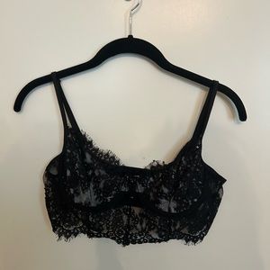 BLACK LACE CROP